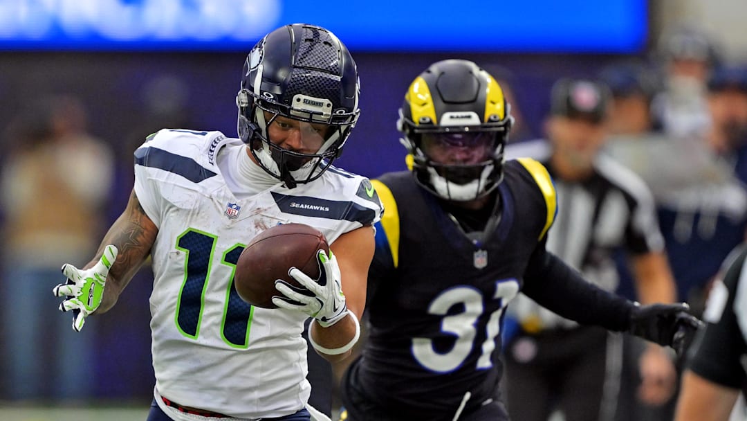 Nov 16, 2025; Inglewood, California, USA; Seattle Seahawks wide receiver Jaxon Smith-Njigba (11) makes a one handed catch against Los Angeles Rams cornerback Darious Williams (31) during the first half at SoFi Stadium. Mandatory Credit: Jayne Kamin-Oncea-Imagn Images