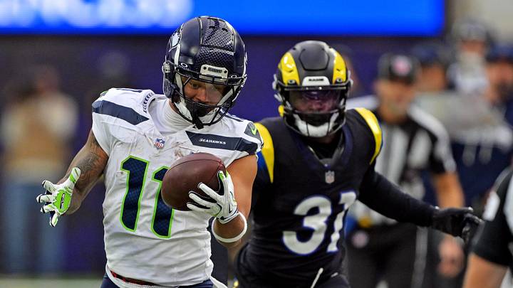 Nov 16, 2025; Inglewood, California, USA; Seattle Seahawks wide receiver Jaxon Smith-Njigba (11) makes a one handed catch against Los Angeles Rams cornerback Darious Williams (31) during the first half at SoFi Stadium. Mandatory Credit: Jayne Kamin-Oncea-Imagn Images
