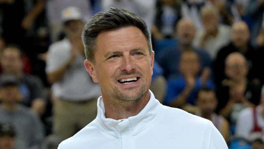 Jan 31, 2026; Los Angeles, California, USA; UCLA Bruins head football coach Bob Chesney is introduced during the basketball game against the Indiana Hoosiers at Pauley Pavilion presented by Wescom Financial. Mandatory Credit: Jayne Kamin-Oncea-Imagn Images