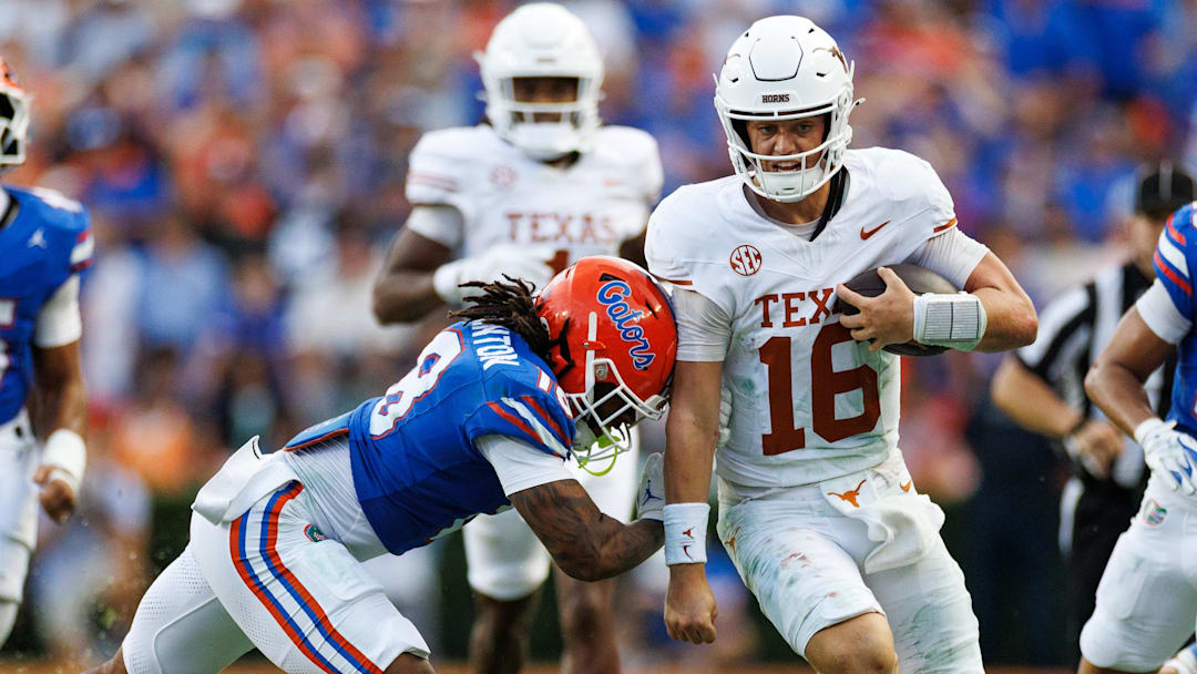 A veteran linebacker is staying in Gainesville