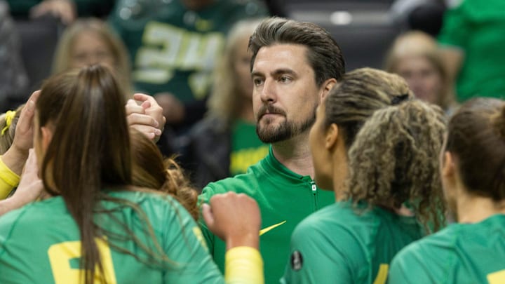 Oregon volleyball coach Matt Ulmer talks to his team during the match against Washington State in Eugene Sunday, Oct, 1, 2023.