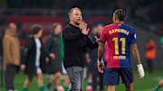 Raphinha (r.) und Hansi Flick nach dem Barça-Remis gegen Betis