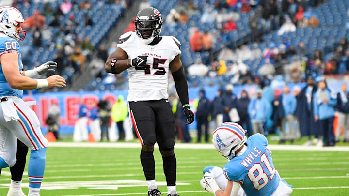 Veteran linebacker Devin White is set to sign a one-year deal with the Las Vegas Raiders.