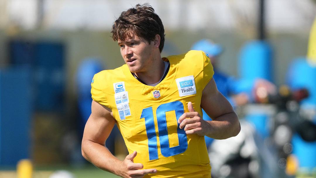 Aug 7, 2025; El Segundo, CA, USA; Los Angeles Chargers quarterback Justin Herbert (10) reacts during training camp at The Bolt. Mandatory Credit: Kirby Lee-Imagn Images Aug 7, 2025; El Segundo, CA, USA; Los Angeles Chargers quarterback Justin Herbert (10) reacts during training camp at The Bolt. Mandatory Credit: Kirby Lee-Imagn Images