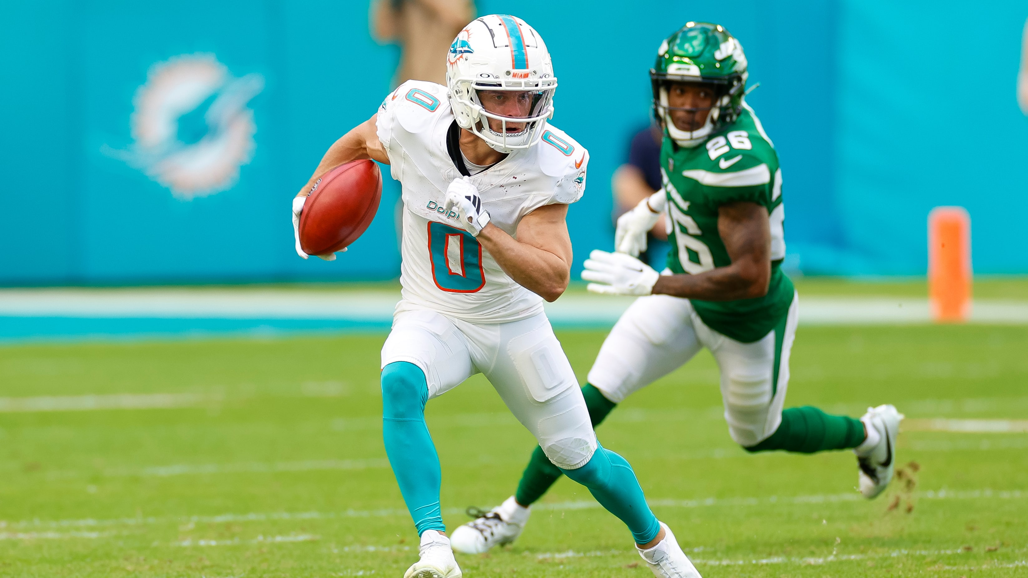 Braxton Berrios re-signed with the Dolphins for a second season