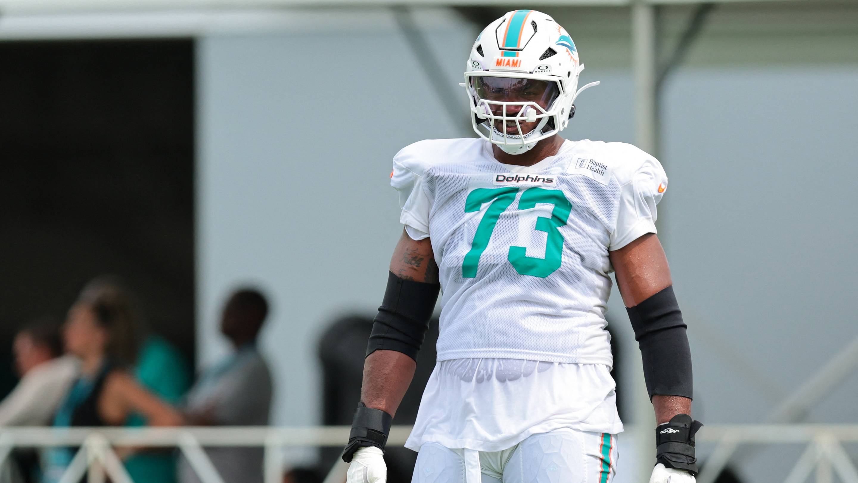 Under Pressure: Five Dolphins Players in the Spotlight in Week 3