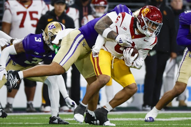 USC Trojans wide receiver Makai Lemon (6) runs for yards after the catch against the Washington Huskies
