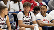 Gonzaga Bulldogs forward Parker Jefferson (middle).