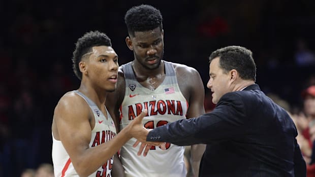 Arizona Wildcats guard Allonzo Trier and center Deandre Ayton are high-fived by head coach Sean Miller as they come off the c