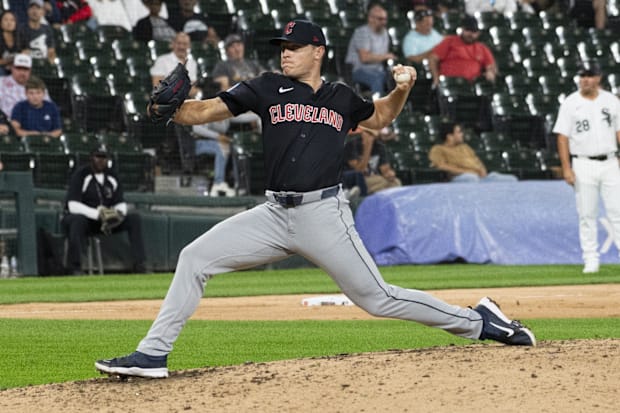 Erik Sabrowski throws a pitch 