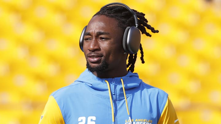 Sep 22, 2024; Pittsburgh, Pennsylvania, USA; Los Angeles Chargers cornerback Asante Samuel Jr. (26) walks the field before playing the Pittsburgh Steelers at Acrisure Stadium. Mandatory Credit: Charles LeClaire-Imagn Images Sep 22, 2024; Pittsburgh, Pennsylvania, USA; Los Angeles Chargers cornerback Asante Samuel Jr. (26) walks the field before playing the Pittsburgh Steelers at Acrisure Stadium. Mandatory Credit: Charles LeClaire-Imagn Images