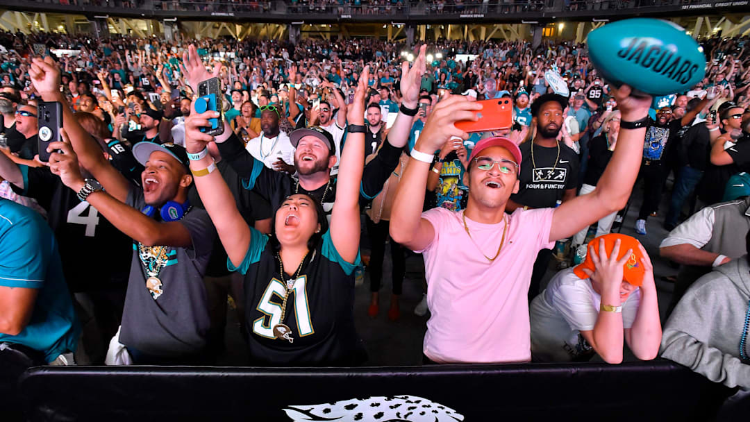 Jaguars fans celebrate as Georgia's Travon Walker is announced as the team's first pick in the NFL Draft. Jacksonville Jaguar fans showed up at Daily's Place for the 2022 NFL Draft party which saw the Jaguars pick University of Georgia edge rusher Travon Walker as their first pick of the draft where the team had the first overall draft pick Wednesday evening, April 28, 2022. [Bob Self/Florida Times-Union]

Jki 042822 Jags2022draftparty 01