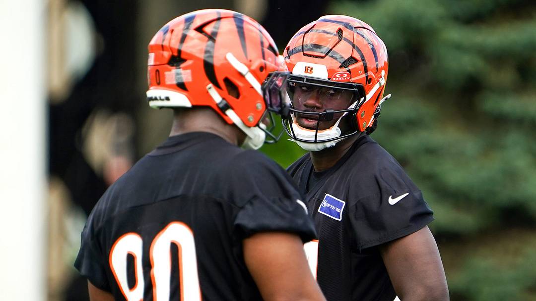 Cincinnati Bengals defensive end Shemar Stewart speaks with defensive tackle Kris Jenkins Jr. (90) during minicamp, Tuesday, June 16, 2026, at Kettering Health Practice Fields in downtown Cincinnati. Cincinnati Bengals defensive end Shemar Stewart speaks with defensive tackle Kris Jenkins Jr. (90) during minicamp, Tuesday, June 16, 2026, at Kettering Health Practice Fields in downtown Cincinnati.