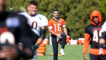 Oct. 8, 2025; Cincinnati, OH; Joe Flacco participates in warmups during Bengals practice 