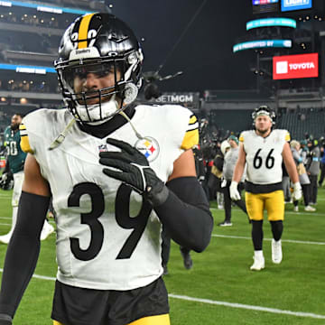 Pittsburgh Steelers Legend Slams Team for Kenny Pickett Treatment