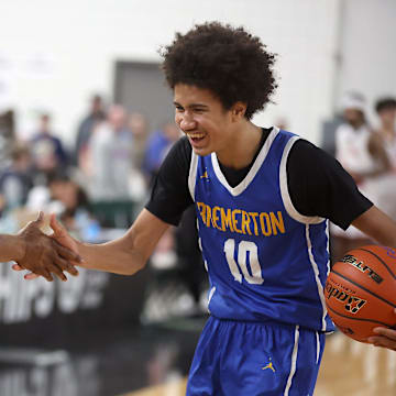 Gonzaga offered on Bremerton High School combo guard Jalen Davis, considered by 247Sports as the No. 1 high school player in the state of Washington.