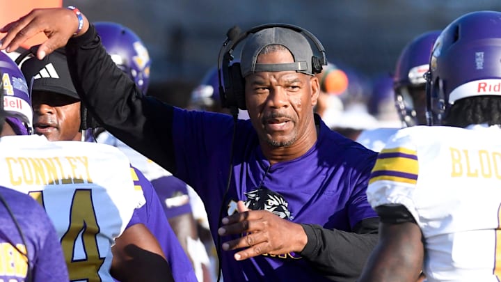 Prairie View head coach Bubba McDowell  against Alabama State during their game at Hornet Stadium on the ASU campus in Montgomery, Ala., on Saturday September 24, 2022.

Asup48