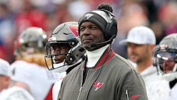 NFL analyst Chris Simms is 'shocked' the Tampa Bay Buccaneers are favored by so much in Sunday's game against the Raiders.