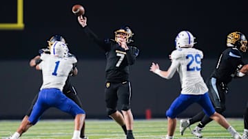 Moeller Crusaders quarterback Matt Ponatoski (7) throws a pass in the second half of a Division I regional semifinal high school football game between the St. Xavier Bombers and Moeller Crusaders, Friday, Nov. 14, 2025, at Welcome Stadium in Dayton, Oh. Bombers won 17-13.