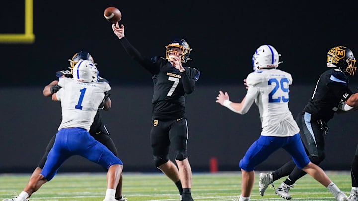 Moeller Crusaders quarterback Matt Ponatoski (7) throws a pass in the second half of a Division I regional semifinal high school football game between the St. Xavier Bombers and Moeller Crusaders, Friday, Nov. 14, 2025, at Welcome Stadium in Dayton, Oh. Bombers won 17-13.