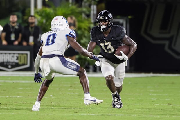 UCF Knights tight end Randy Pittman carries the ball against Villanova Wildcats defensive back Isas Waxter.