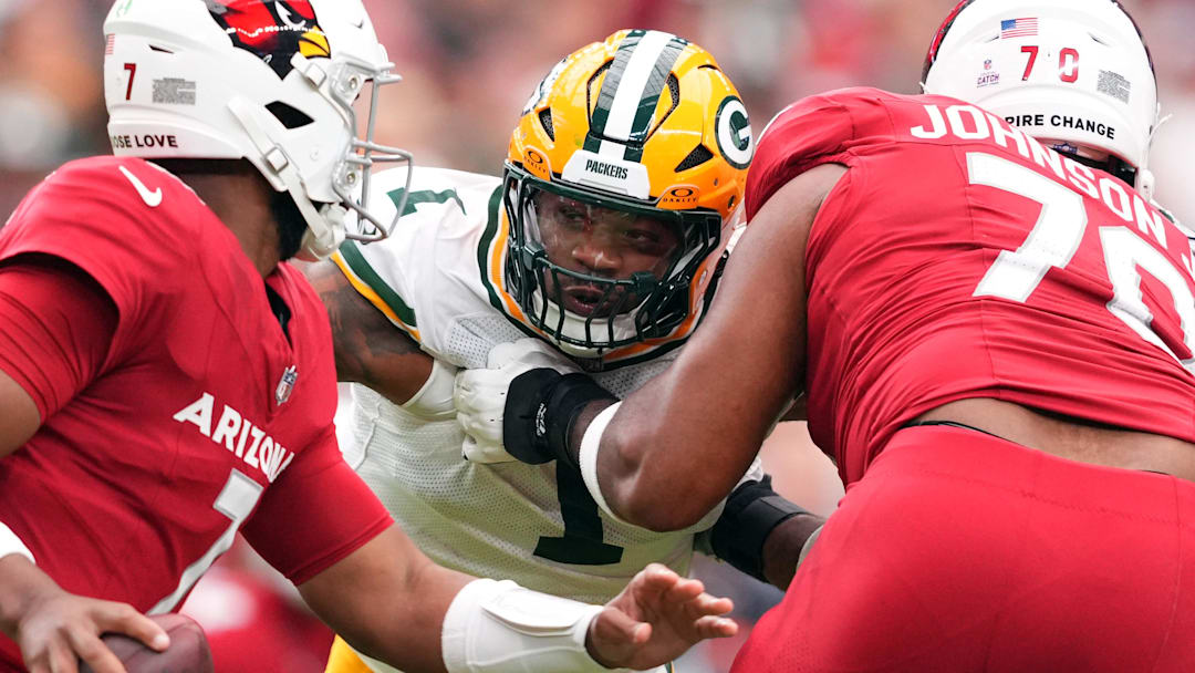 Green Bay Packers defensive end Micah Parsons (1) pursues Arizona Cardinals quarterback Jacoby Brissett.