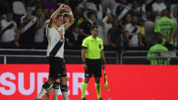 Estrella marcou o primeiro gol como profissional na goleada sobre o São Paulo