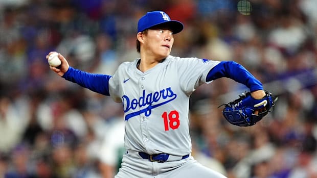 Los Angeles Dodgers starting pitcher Yoshinobu Yamamoto (18) delivers a pitch