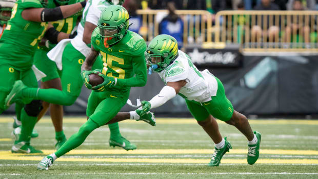 Oregon Green Team wide receiver Tez Johnson carries the ball during the Oregon Ducks’ Spring Game Saturday, 