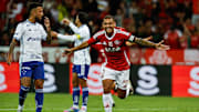 Alan Patrick marcou um dos gols do Inter na partida