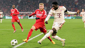 Alphonso Davies in UCL action for Bayern Munich against SL Benfica