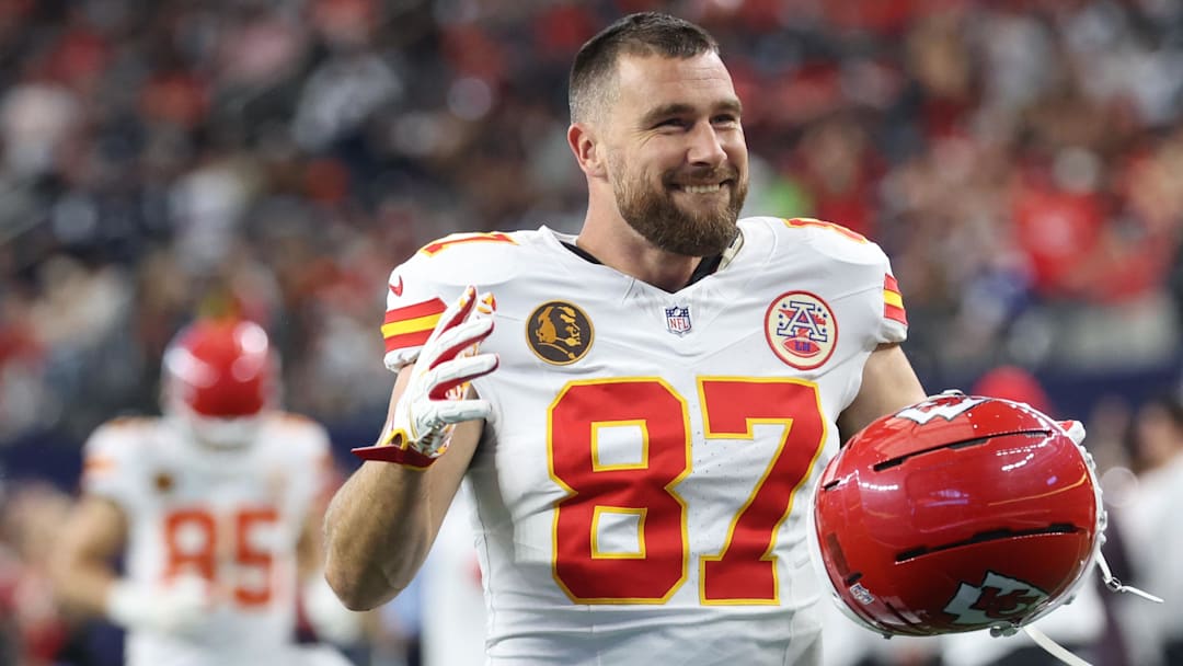 Travis Kelce is returning to the Chiefs in 2026.