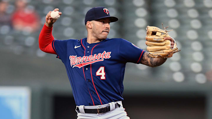 Carlos Correa recibió un pelotazo en el juego del jueves entre Mellizos y Orioles 