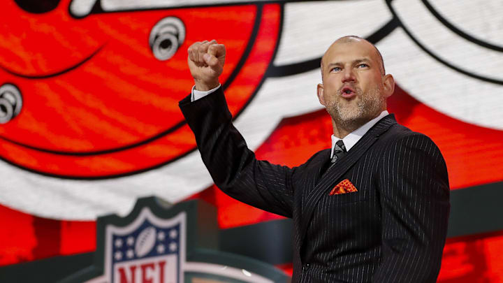 Apr 25, 2025; Green Bay, WI, USA; Hall of Fame former Cleveland Browns tackle Joe Thomas pumps his fist as he walks on stage to announce the Browns’ second round pick during the 2025 NFL Draft at Lambeau Field. Mandatory Credit: Tork Mason/USA Today Network via Imagn Images Apr 25, 2025; Green Bay, WI, USA; Hall of Fame former Cleveland Browns tackle Joe Thomas pumps his fist as he walks on stage to announce the Browns’ second round pick during the 2025 NFL Draft at Lambeau Field. Mandatory Credit: Tork Mason/USA Today Network via Imagn Images