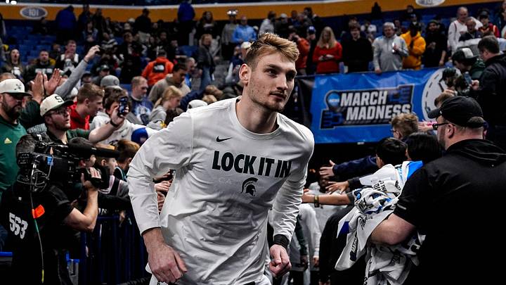 Michigan State center Carson Cooper (15) runs onto the court for warm upl ahead of the game between Michigan State and North Dakota State at the NCAA Tournament First Round at KeyBank Center in Buffalo on Thursday, March 19, 2026.
