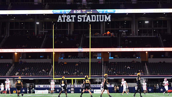 Hamilton will play Joaquin in the UIL Texas State Football Championship game at AT&T Stadium on Wednesday.