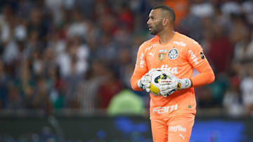 Weverton descarta obrigação de título no Brasileirão após queda do Palmeiras na Libertadores. “Obrigação para a gente é se dedicar, trabalhar...”.