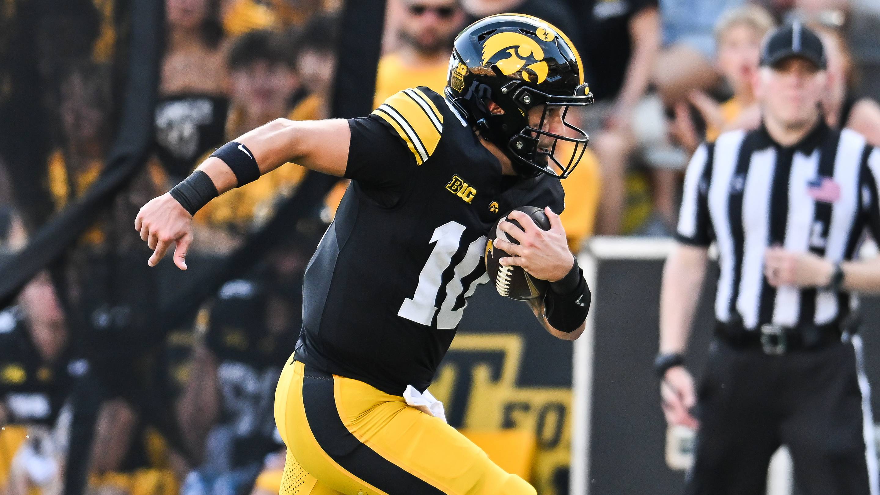 What Stands Out About Iowa Football's New Bowl Projections