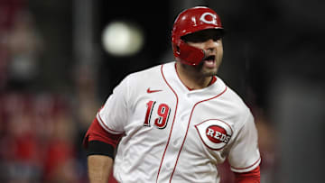 Cincinnati Reds first baseman Joey Votto (19) reacts