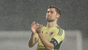 Ben Davies shows appreciation to traveling Wales fans after win in Montenegro 