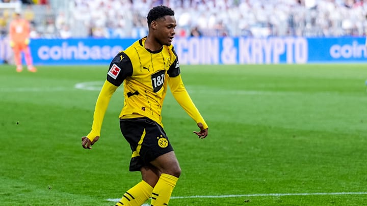 Julien Duranville soll auch im nächsten Jahr das Schwarz-Gelbe Trikot tragen Julien Duranville soll auch im nächsten Jahr das Schwarz-Gelbe Trikot tragen
