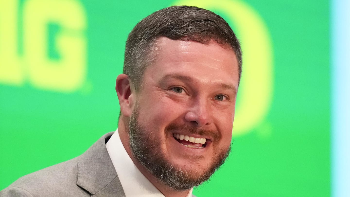 Alabama, Texas A&M Pushing to Flip Oregon Ducks' Five-Star Recruit