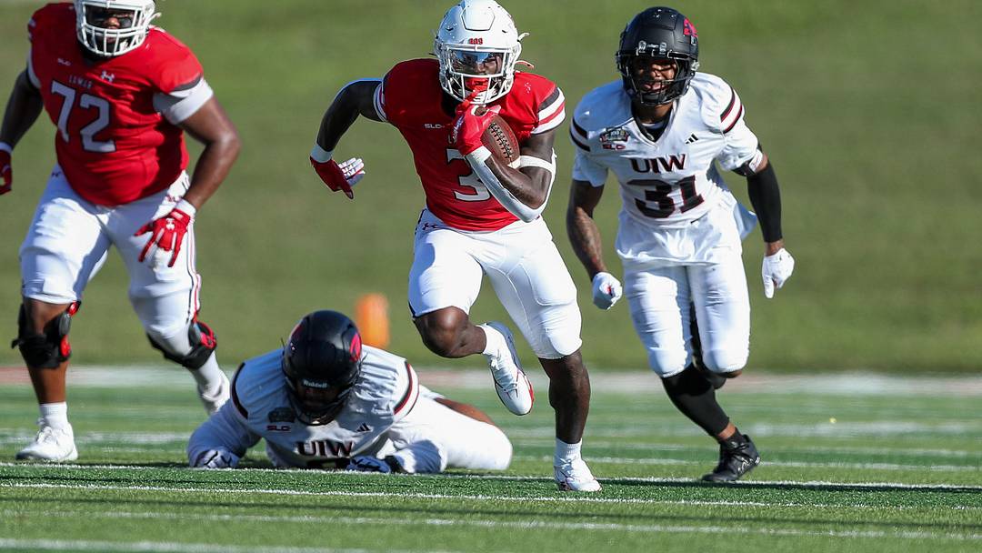 Lamar running back Parker Jenkins (3) Lamar running back Parker Jenkins (3)