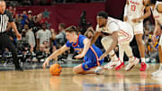 Apr 7, 2025; San Antonio, TX, USA; Florida Gators forward Alex Condon (21) dives for the ball against Houston Cougars forward Ja'Vier Francis (5) during the second half of the national championship game of the Final Four of the 2025 NCAA Tournament at the Alamodome. Mandatory Credit: Bob Donnan-Imagn Images