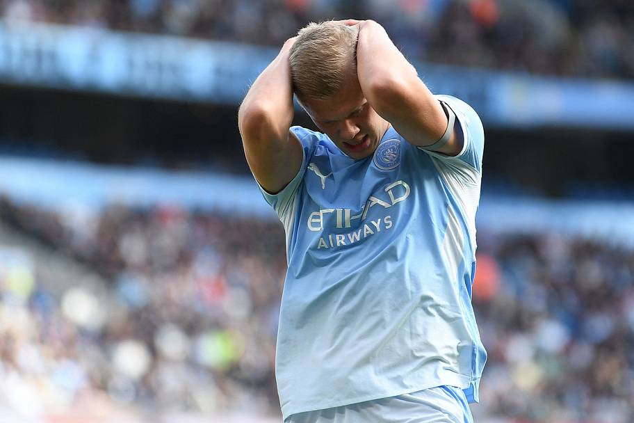 Erling Haaland Manchester City head in hands.