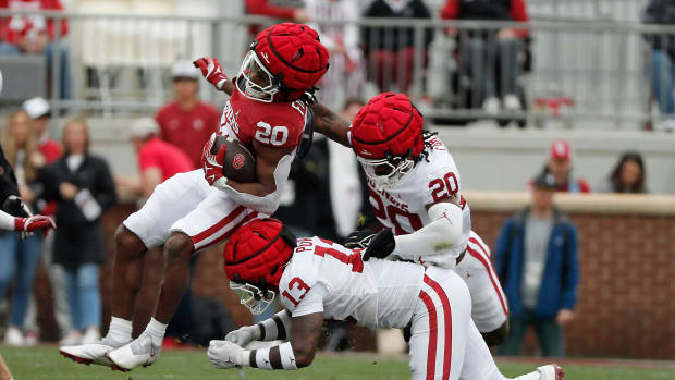 Oklahoma defenders Reggie Powers III and Lewis Carter