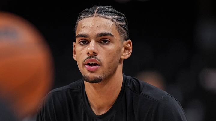 Atlanta Hawks forward Asa Newell (14) against the Los Angeles Lakers at State Farm Arena on November 8, 2025.