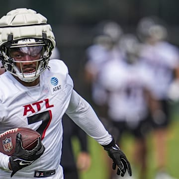 Falcons RB Bijan Robinson will be one of the first three picks in the majority of 2025 fantasy football drafts. 