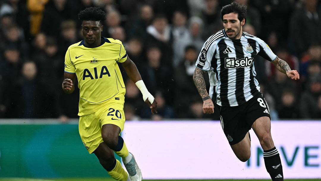FBL-ENG-PR-NEWCASTLE-TOTTENHAM