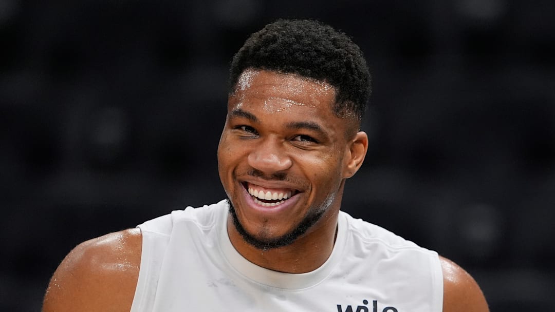 Sacramento Kings v Milwaukee Bucks